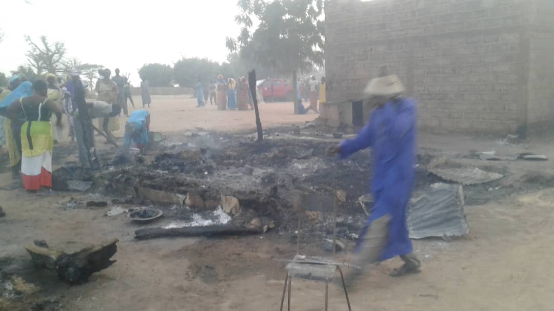 INCENDIE DE GRANDE ENVERGURE / Une dizaine de concessions brûle à Ndialakhar... Le feu attisé par le vent.