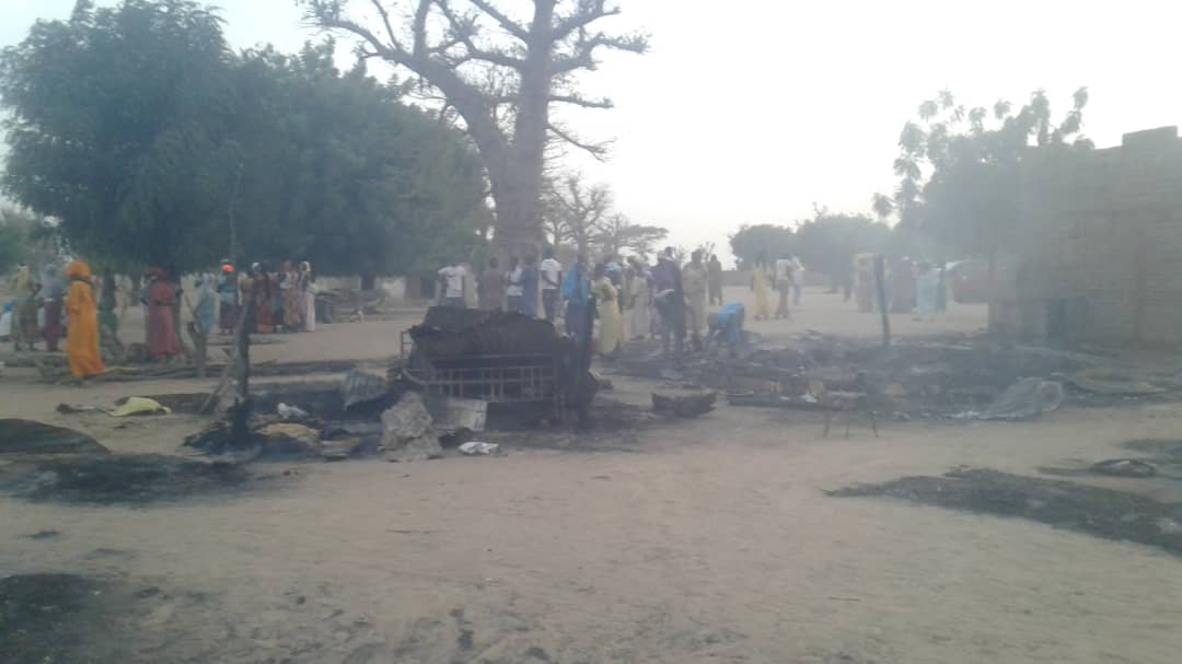 INCENDIE DE GRANDE ENVERGURE / Une dizaine de concessions brûle à Ndialakhar... Le feu attisé par le vent.