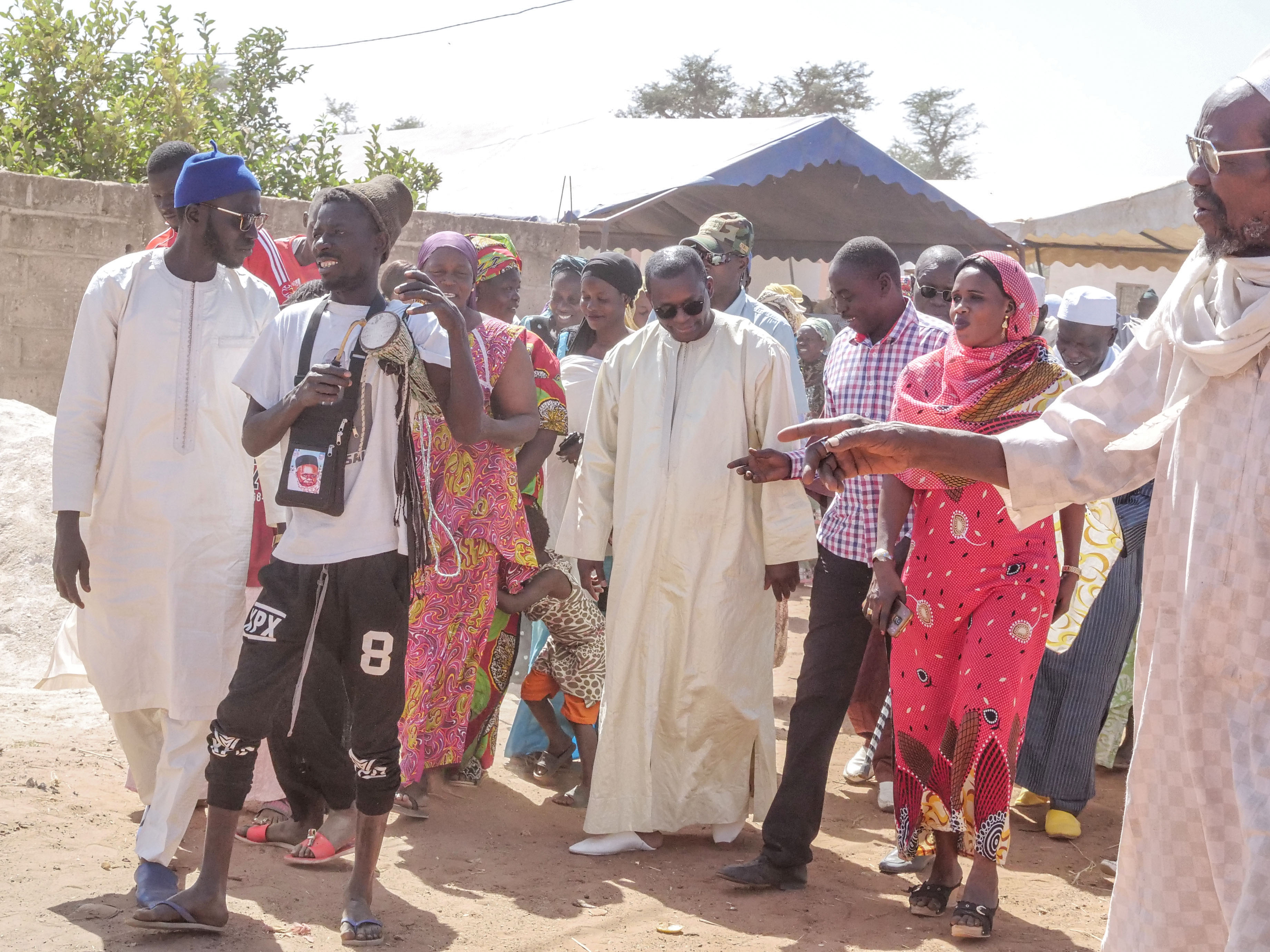 Notto-Diobass : Le ministre-maire Alioune Sarr offre un marché aux femmes du village de Dioungane.