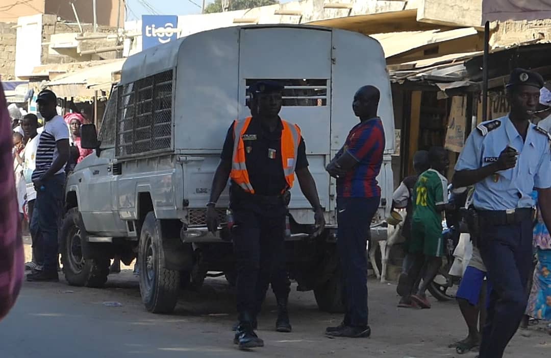 Mbour : Cleaning Day sous haute surveillance policière / Affrontements entre les partisans du dage du ministère des infrastructures des transports et du désenclavement et ceux du mouvement AMDEM de Cheikh Issa Sall...