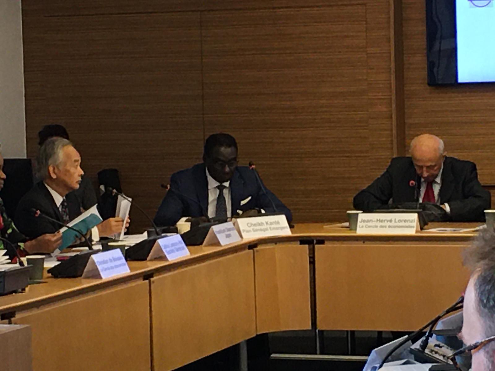 Investissement en Afrique : Le Cercle des économistes pose le débat  à Paris  avec la participation du ministre du plan Sénégal émergent, Cheikh Kanté.