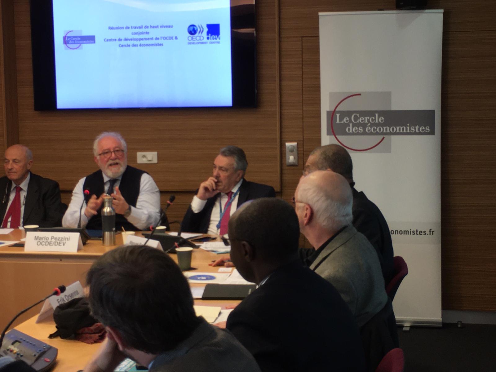 Investissement en Afrique : Le Cercle des économistes pose le débat  à Paris  avec la participation du ministre du plan Sénégal émergent, Cheikh Kanté.