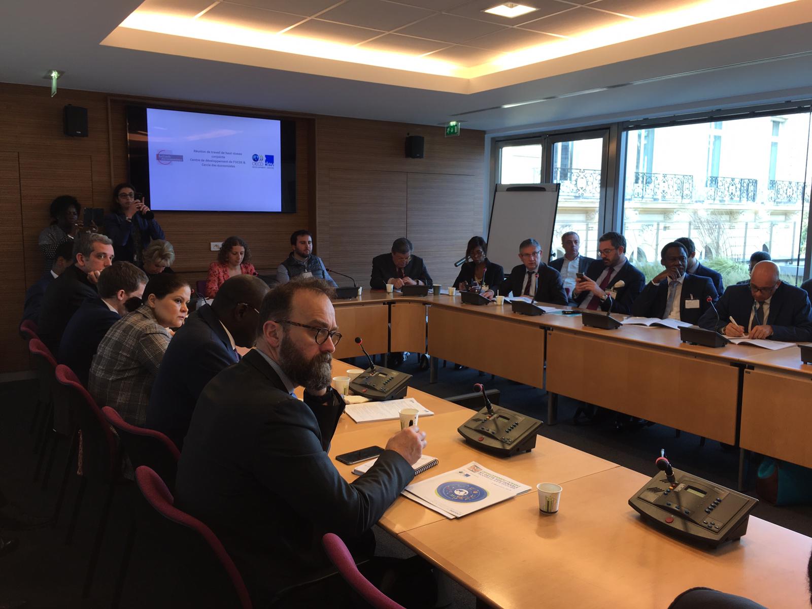 Investissement en Afrique : Le Cercle des économistes pose le débat  à Paris  avec la participation du ministre du plan Sénégal émergent, Cheikh Kanté.