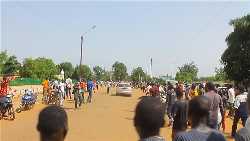 Une attaque et une bousculade font plus de 40 morts au Burkina Faso et au Niger.