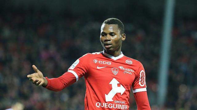 Ligue 1 Française / Metz : Habib Diallo se fait expulser contre Lyon, suite à un mauvais geste...
