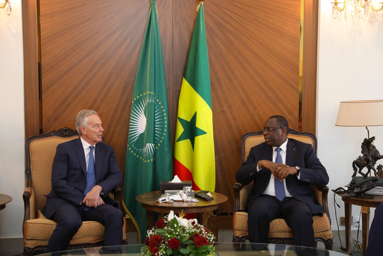 L'ancien Premier ministre britannique reçu par Macky Sall : Que fait Tony Blair au Sénégal ?