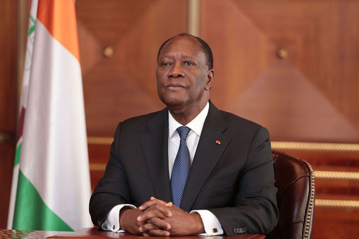 Côte d’Ivoire : Alassane Ouattara renonce à briguer un troisième mandat et lance sa révision constitutionnelle.