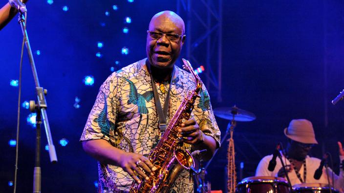 Infecté par coronavirus, Manu Dibango hospitalisé à 86 ans.
