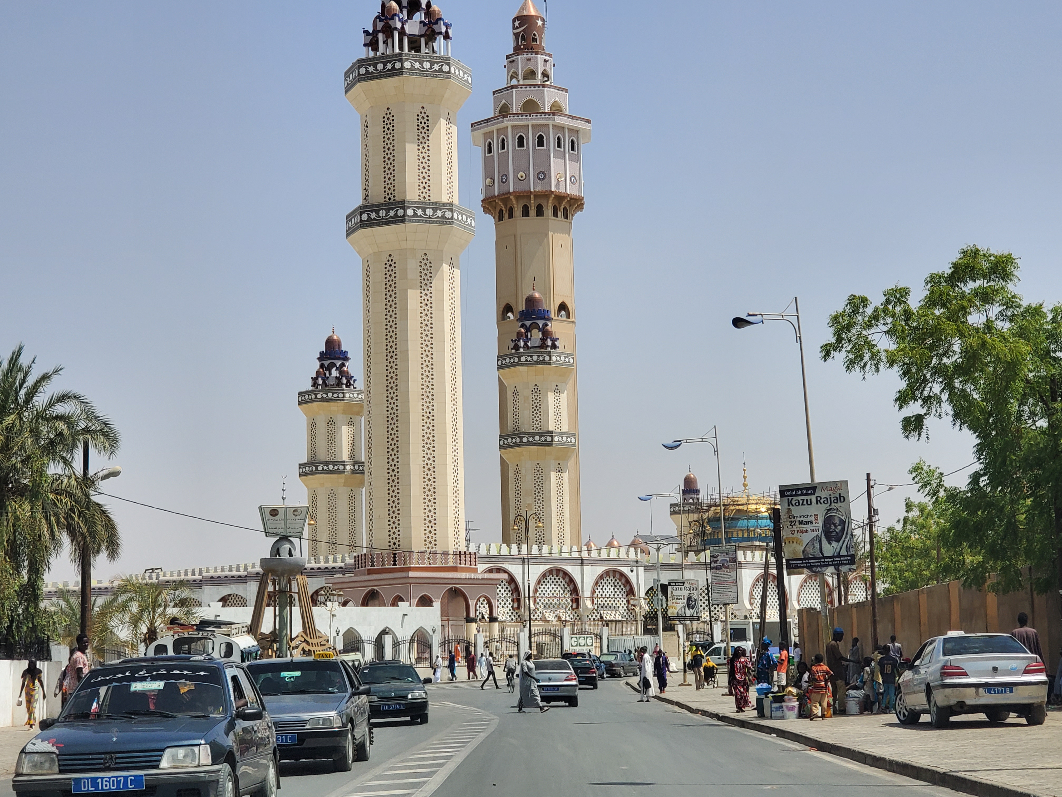 MOSQUÉE DE TOUBA / Le Khalife Général des Mourides sur les lieux en  compagnie de son porte-parole