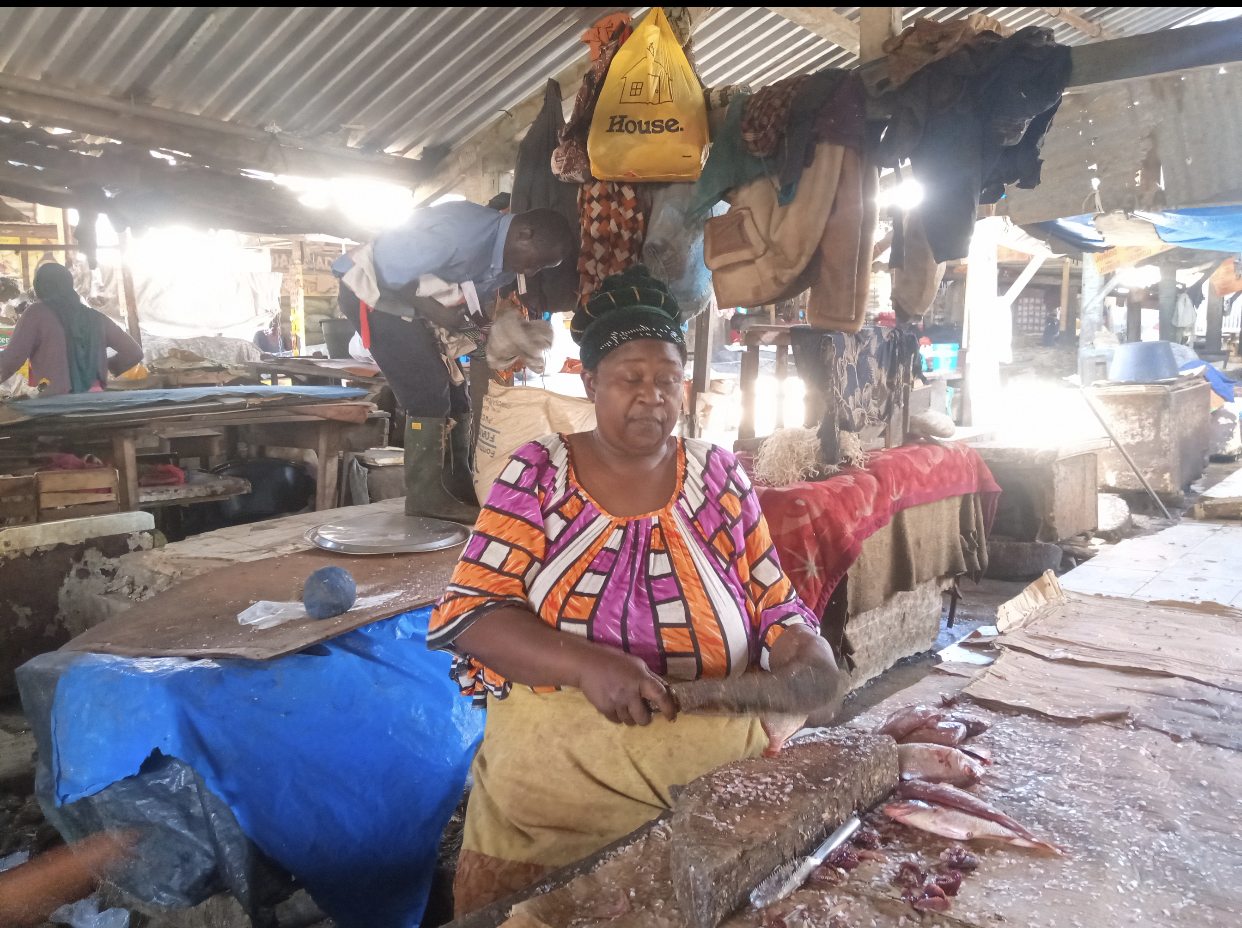 Coronavirus / Face à un marché infecté par le Covid-19 : L'attente désespérée de clients 'fantômes' envahit les commerçants... (Reportage)