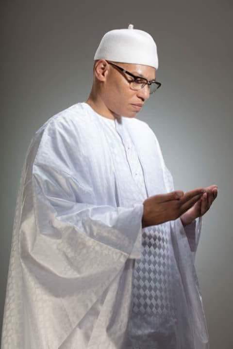 AID EL FITR 2020 ET COVID-19 : Karim Wade exprime ses voeux, prie pour les malades du coronavirus et présente ses condoléances aux familles des personnes décédées de la maladie.