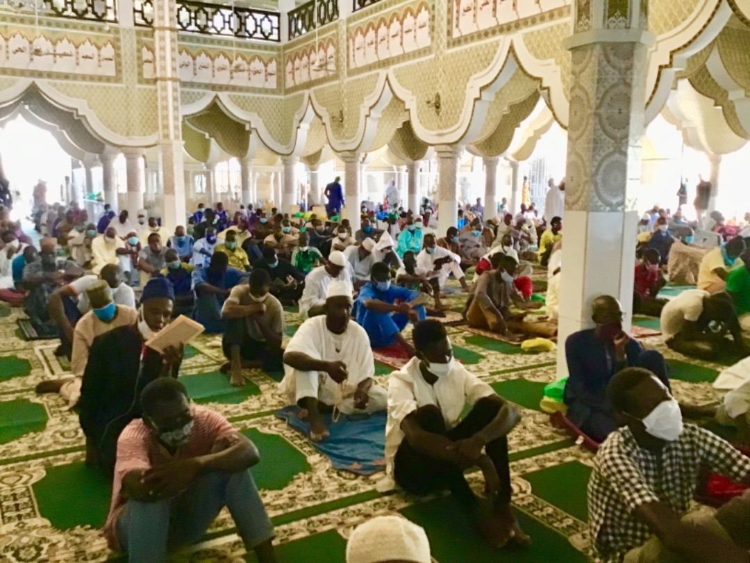 Léona Niassène : Imam Arabi Niass dirige la prière de l'Aïd El Fitr et intervient sur 4 points (images).