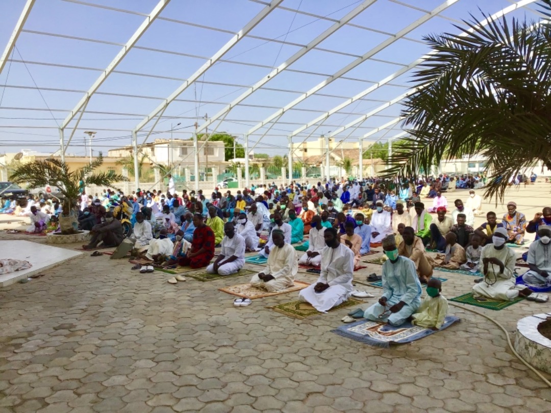 Léona Niassène : Imam Arabi Niass dirige la prière de l'Aïd El Fitr et intervient sur 4 points (images).