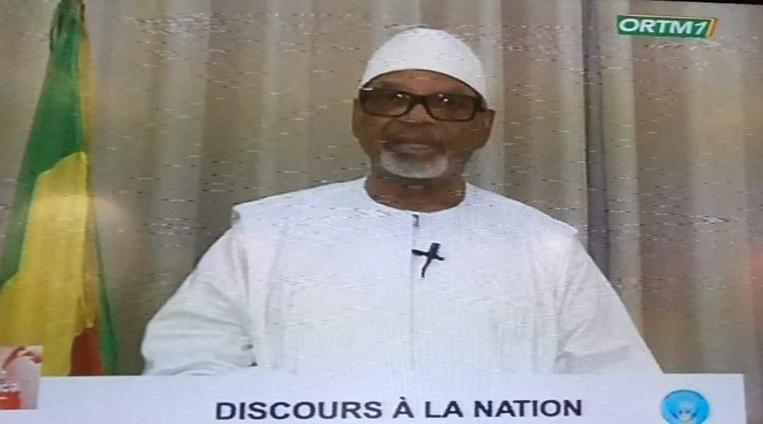 Remous au Mali : Ibrahim Boubacar Keita sort le bâton et la carotte