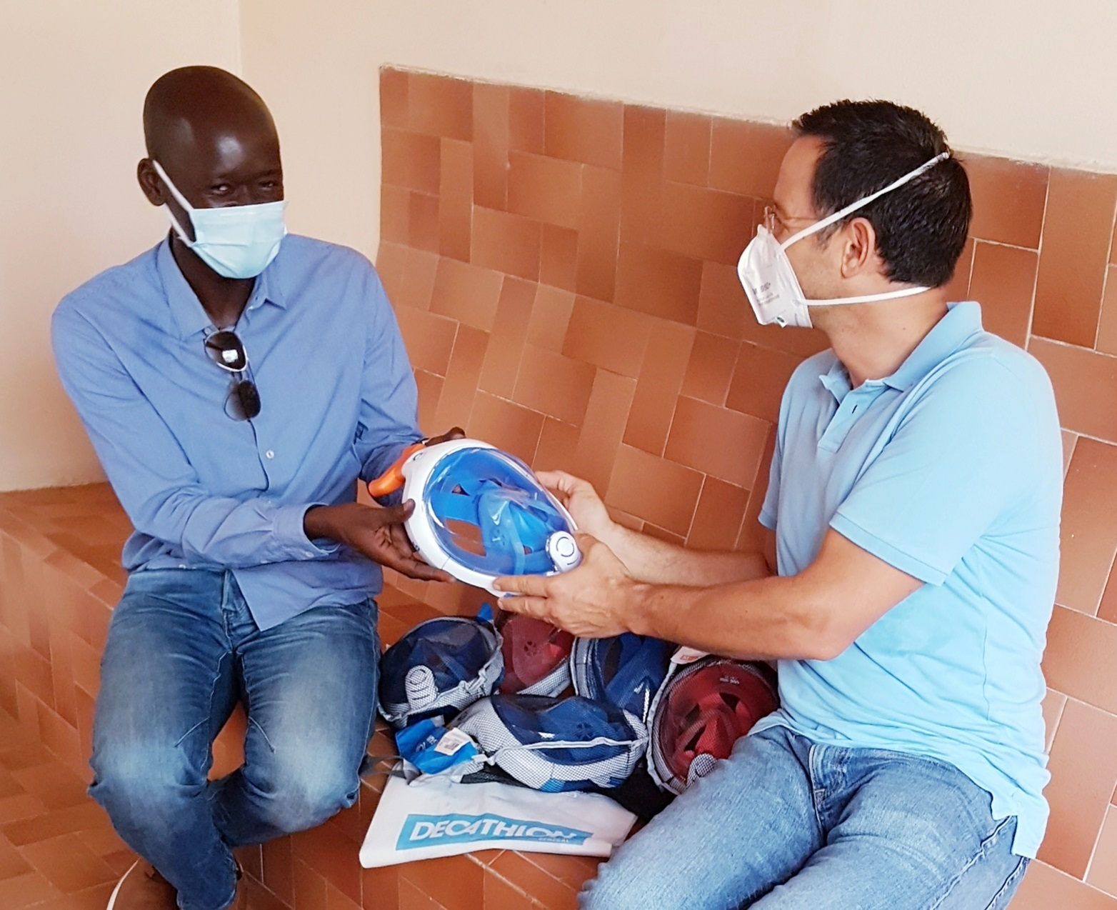 Covid-19 : 60 masques de plongée offerts par les EFS pour sauver des malades en détresse respiratoire.
