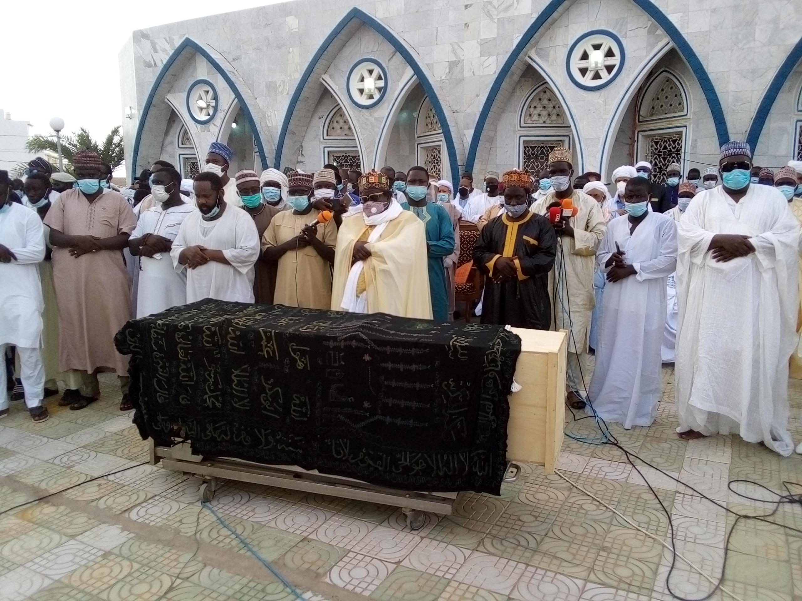 Médina Baye : Inhumation de Cheikh Mouhammadou Moctar Ibrahima Niass auprès de son père Cheikh Al Islam. (Images)