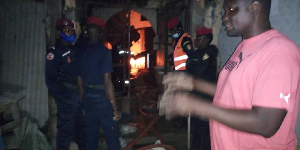 Incendie au marché central de Kaolack : Les sapeurs pompiers ...