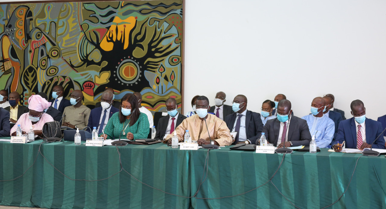 PALAIS : Le président Macky Sall préside un conseil présidentiel sur le logement.