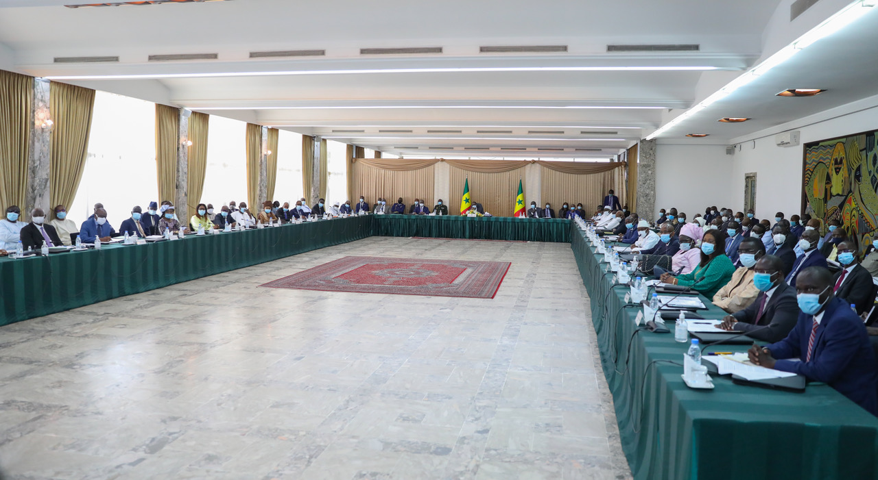 PALAIS : Le président Macky Sall préside un conseil présidentiel sur le logement.