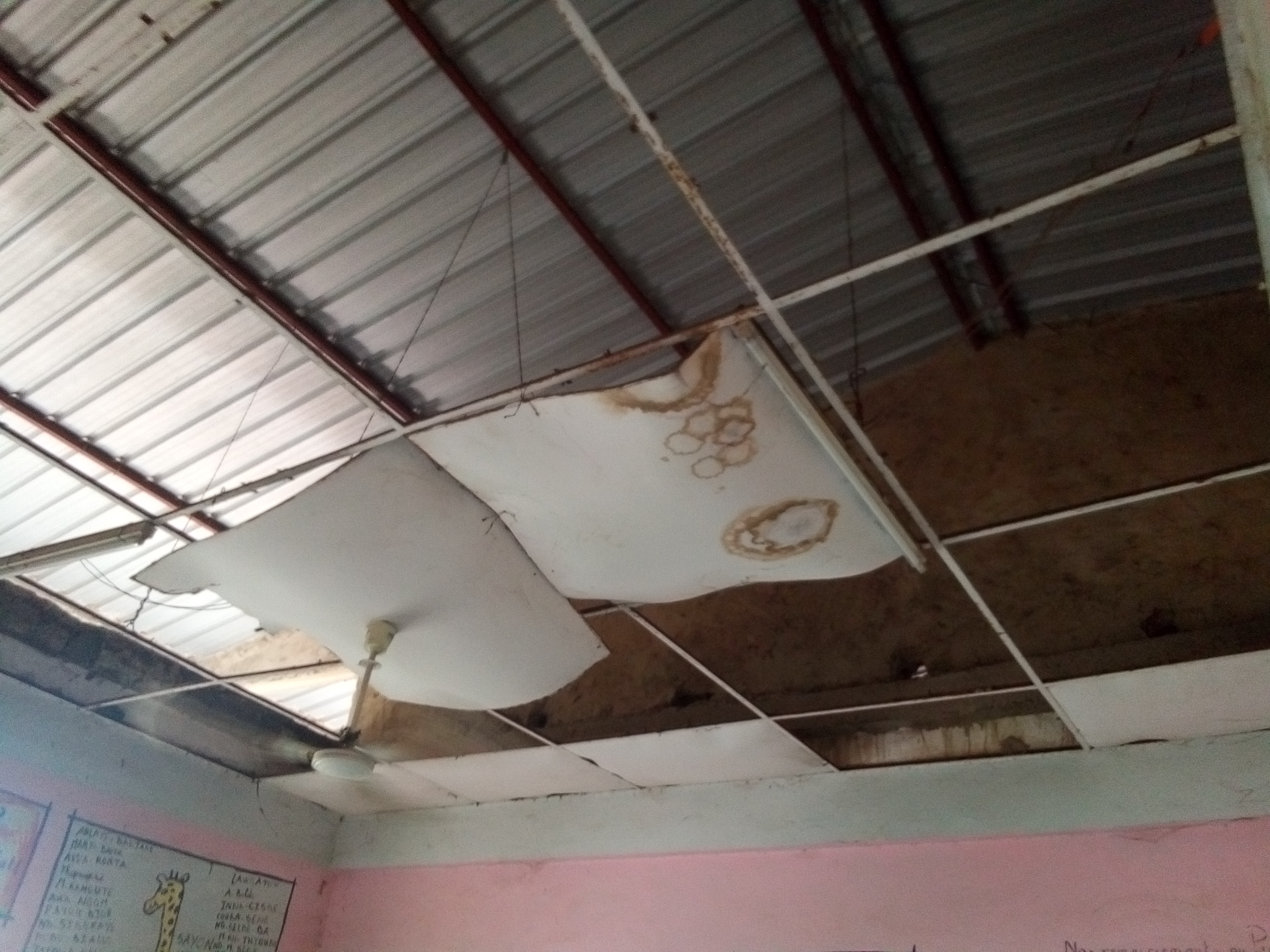 CEM Djim Momar Guèye de Kaolack : Le bâtiment de l'école menace ruine... La pollution sonore tympanise les occupants.
