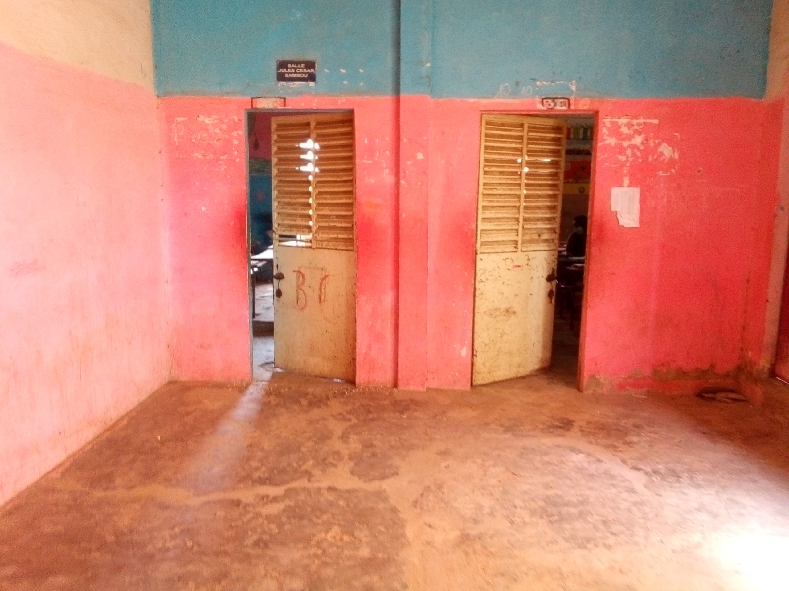 CEM Djim Momar Guèye de Kaolack : Le bâtiment de l'école menace ruine... La pollution sonore tympanise les occupants.