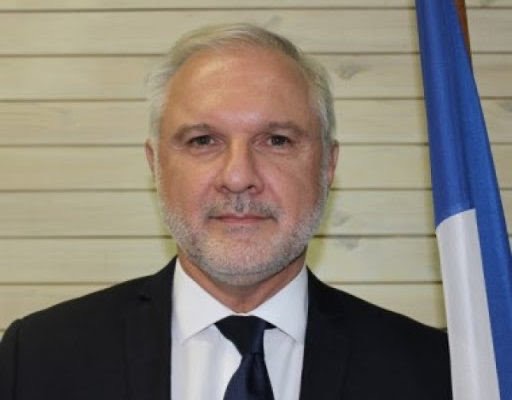 L'ambassadeur de France en Côte d'Ivoire rappelé: Gilles Huberson est accusé de violences sexistes et sexuelles par cinq femmes.