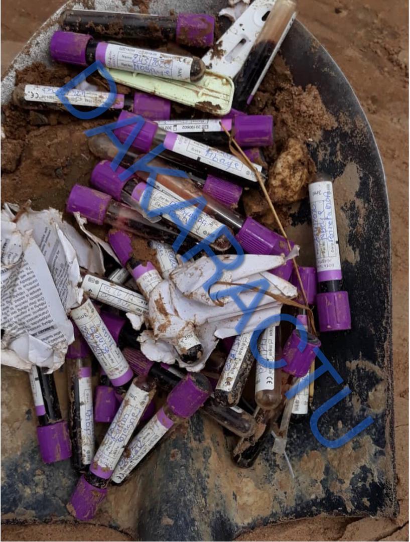 Thiès / Déchets médicaux : Des tubes de prélèvements sanguins et poches de sang récents retrouvés en plein quartier Diamaguène.