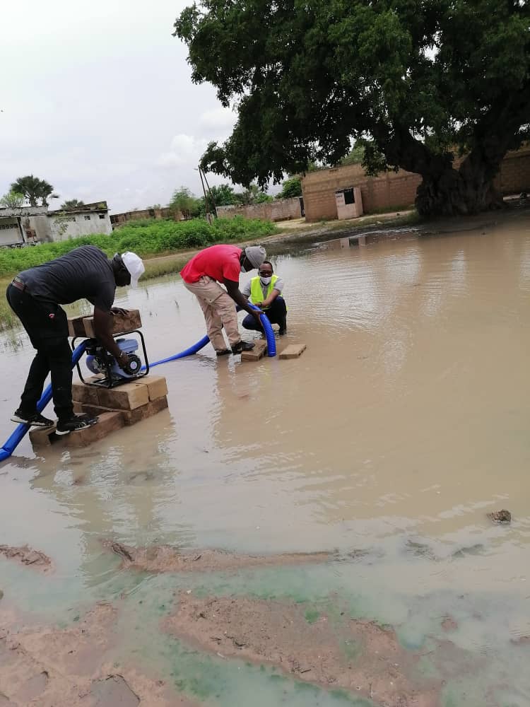 Thiès / Inondations : Des populations de Poniène remercient leur bienfaiteur Habib Niang.