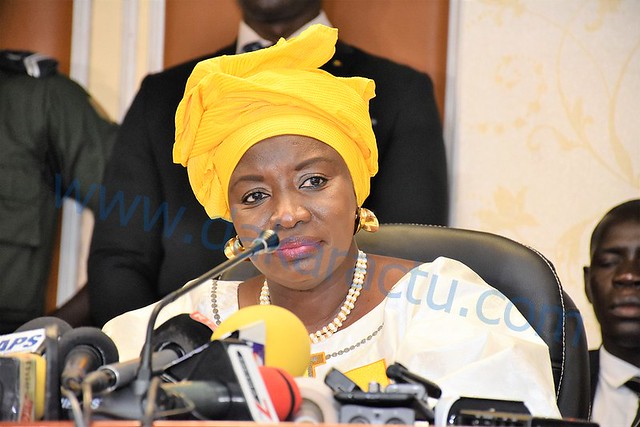 Discipline budgétaire : « Il faut que l’État accompagne les fonctionnaires à acquérir leurs propres véhicules » (Aminata Touré, présidente du Cese)