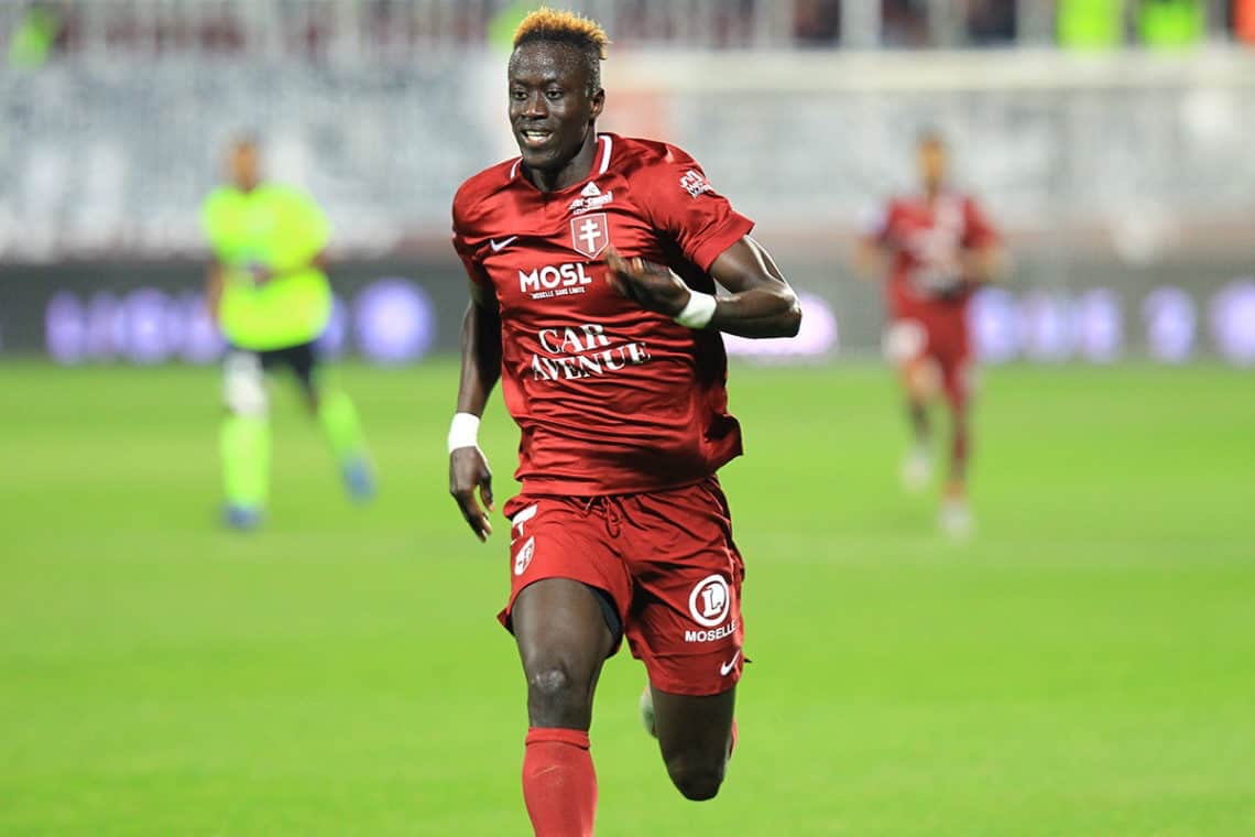 Metz : Ibrahima Niane gravement blessé à l'entraînement, une indisponibilité de 6 mois évoquée.
