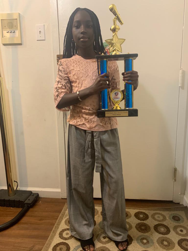 Éducation : Le Sénégal honoré aux Usa.  Ndèye Fatou Bitèye, de père et de mère d’origine sénégalaise, remporte le trophée de « USA SLAM NATIONAL POESY 2020 »