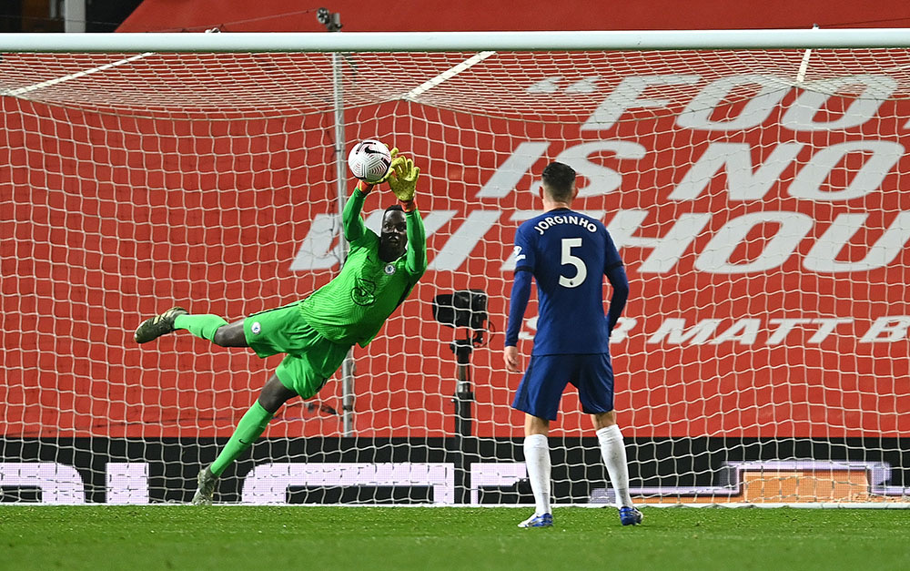 Premier League : Édouard Mendy sauve les Blues de Chelsea face à Manchester United (0-0).