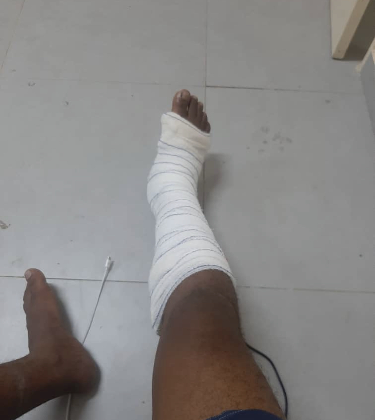 Manifestations à UGB : Des étudiants blessés et un bus incendié.