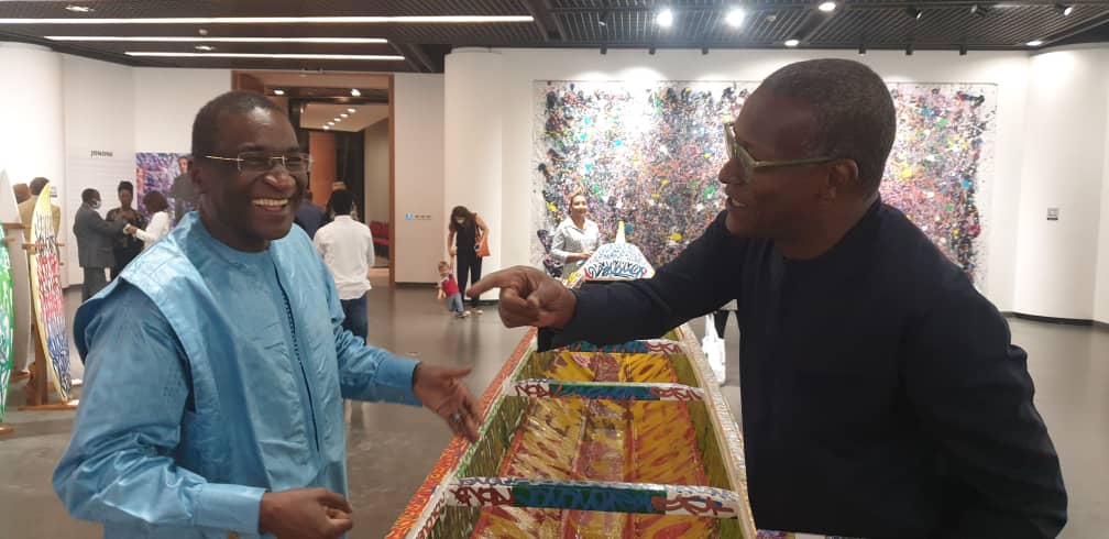 Exposition «HÉRITAGE» : Les présidents Racine SY et Oumar SOW au rendez-vous de l'hommage du graffeur JonOne à l’Afrique.