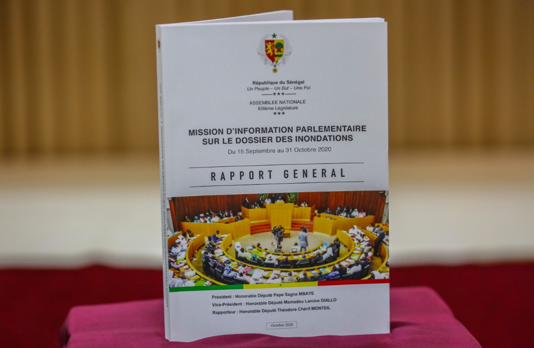 Programme décennal de lutte contre les inondations : Le président Macky Sall a reçu le rapport de la Mission d'information de l'Assemblée Nationale.