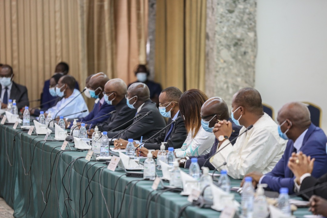 Programme décennal de lutte contre les inondations : Le président Macky Sall a reçu le rapport de la Mission d'information de l'Assemblée Nationale.