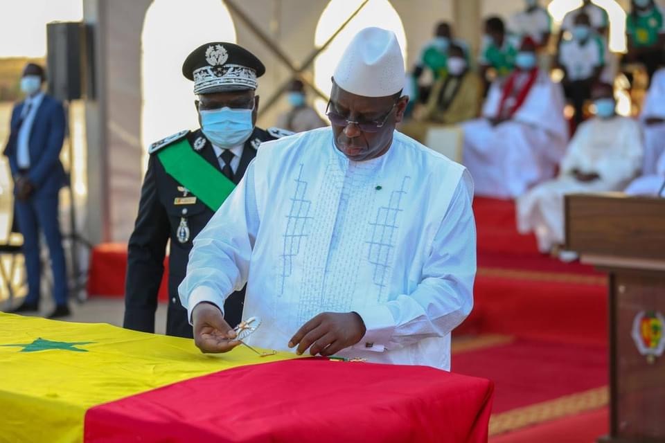 Hommage de la Nation / « Papa Bouba Diop, 1er sportif élevé au rang de grand officier dans l’ordre national du lion »