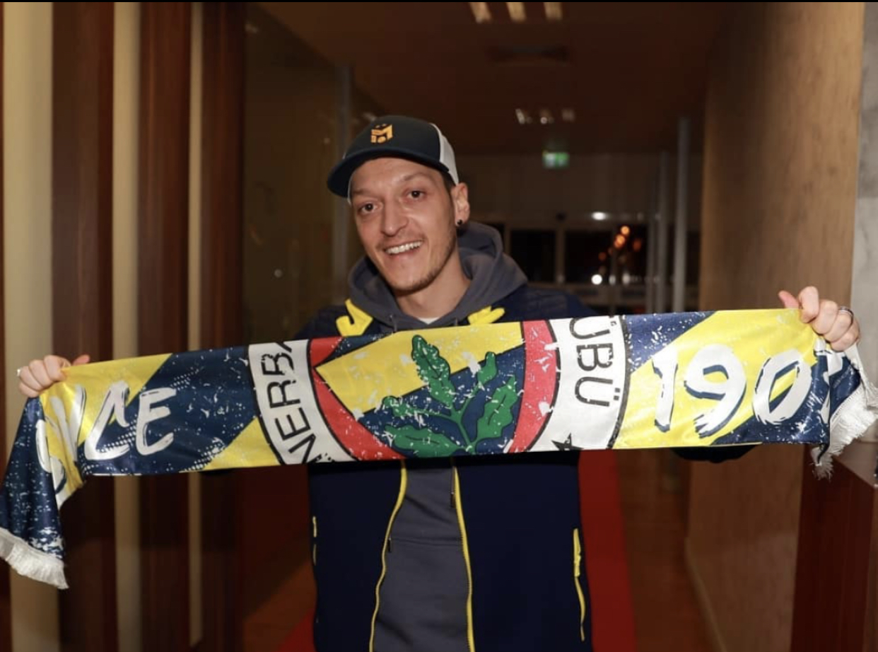 Transfert : Mesut Ozil rejoint le Fenerbahçe et la Super Lig Turc !