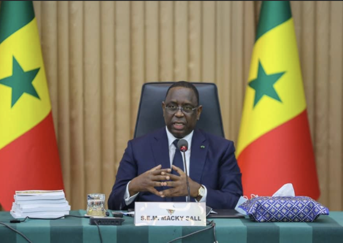 Sénégal : Le couvre-feu n’atténue pas la propagation du coronavirus, les choix qui s'offrent au président Macky Sall.