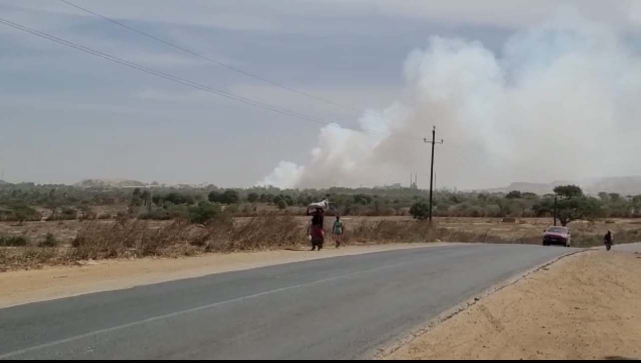 Incendie aux alentours des ICS Mboro : Les flammes maîtrisées par les secours.