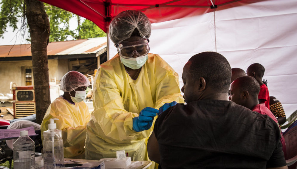 Guinée : Début de la vaccination contre Ebola pour endiguer la nouvelle épidémie.