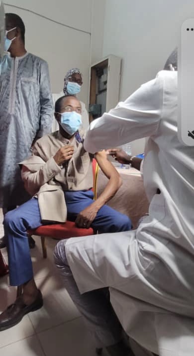 Thiès : Abdou Mbow s’est fait vacciner.