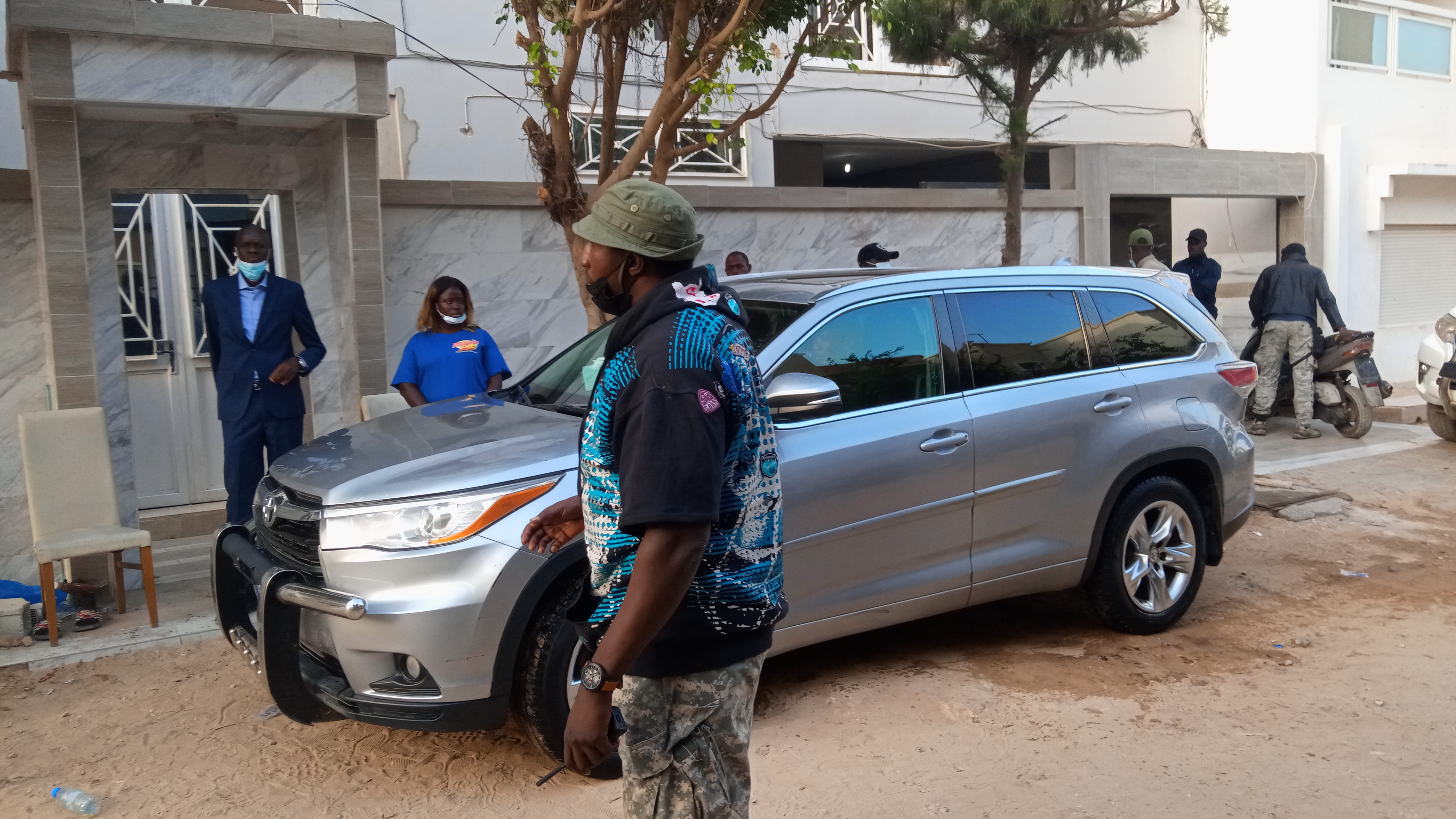 Cité Keur Gorgui: quelques images de la devanture de chez Ousmane Sonko sur le départ pour le Tribunal