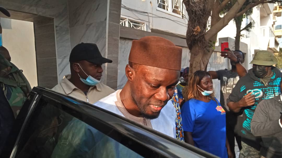Cité Keur Gorgui: quelques images de la devanture de chez Ousmane Sonko sur le départ pour le Tribunal