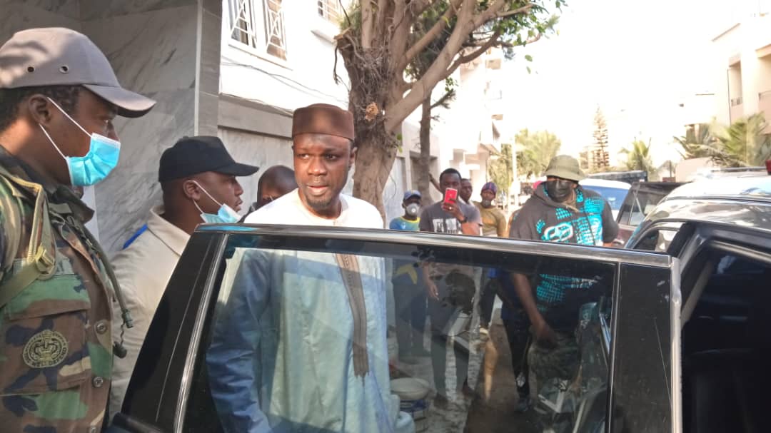 Cité Keur Gorgui: quelques images de la devanture de chez Ousmane Sonko sur le départ pour le Tribunal