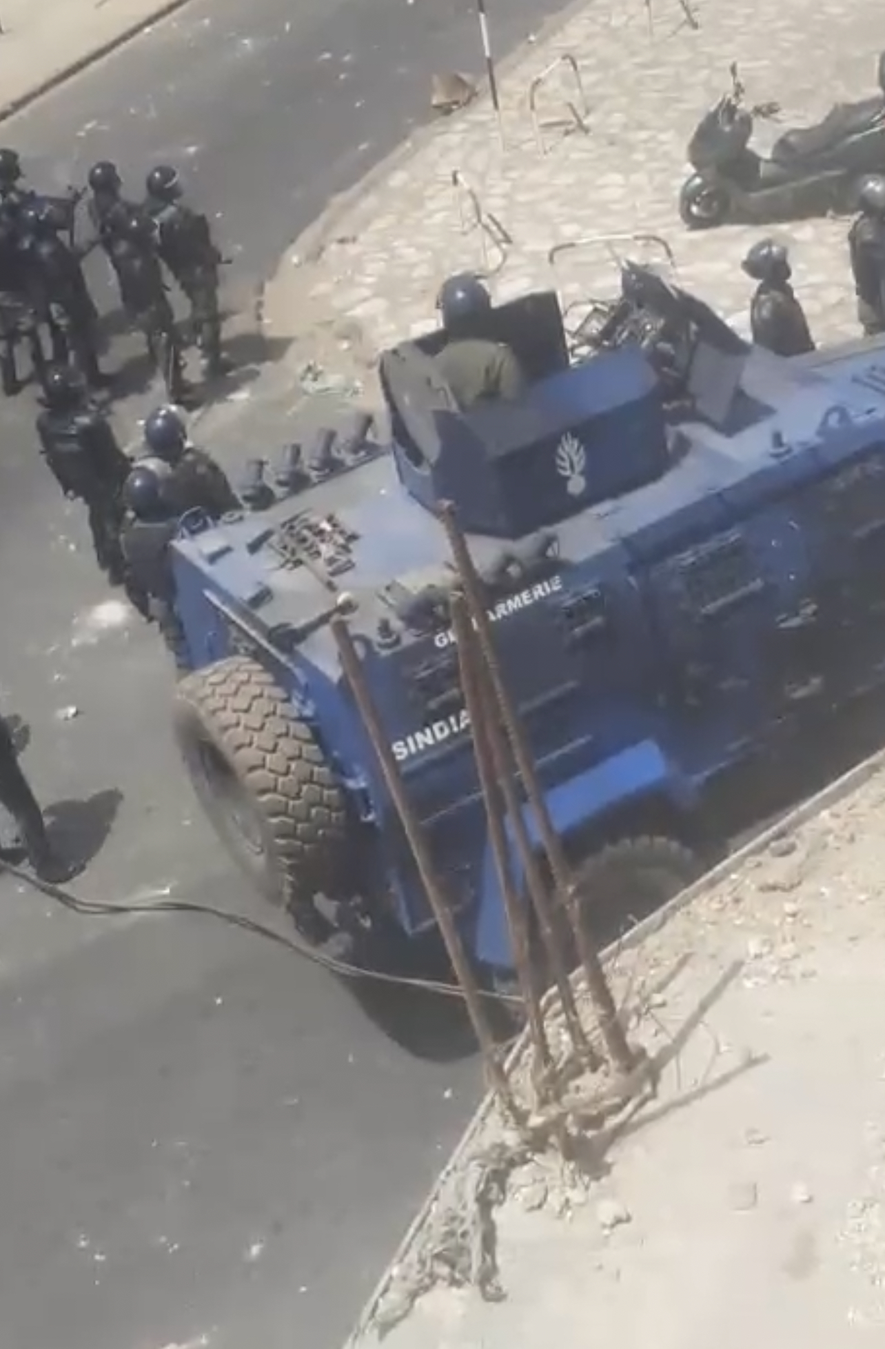 Urgent : Des manifestations devant la brigade de Colobane.