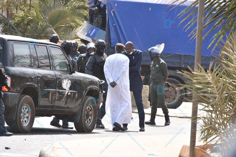 Les images de l’arrestation de Ousmane Sonko à Mermoz