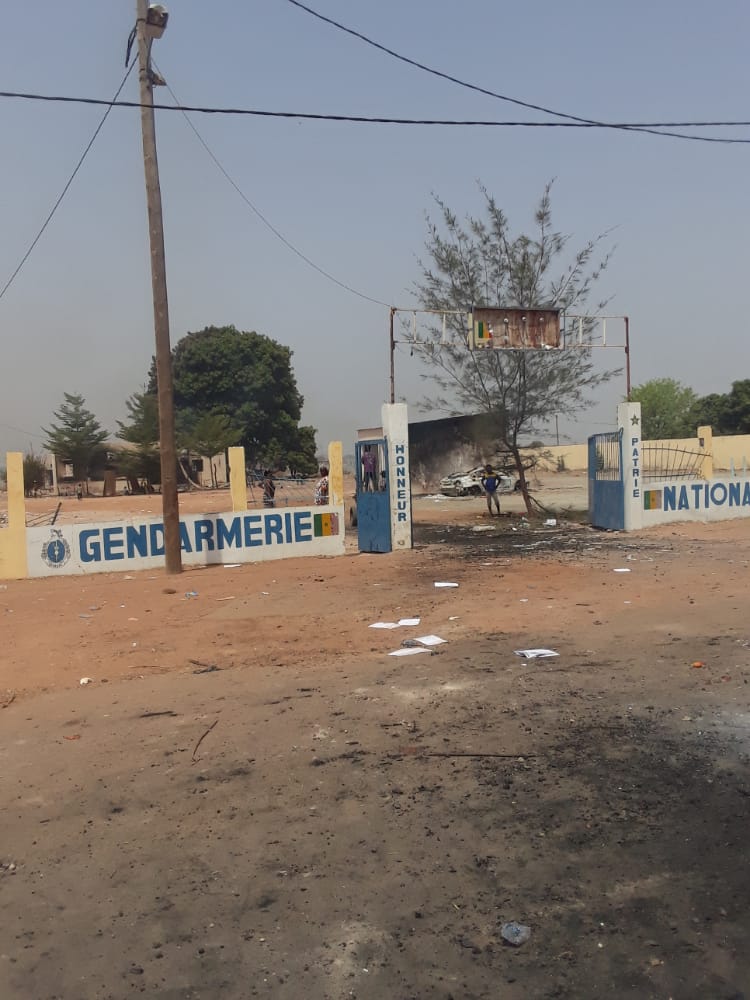 Arrestation de Sonko : Onze blessés graves dont six par balles réelles ; la gendarmerie et huit véhicules brûlés, des minutions emportées, la station Total saccagée… à Diaobé.