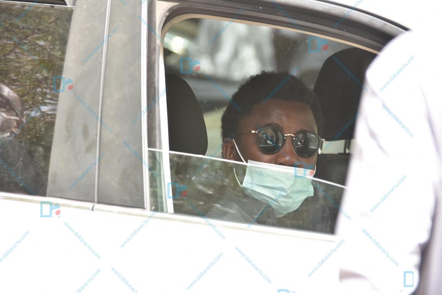 Décès du chanteur Thione Ballago Seck : les 1ères images à l'hopital Fann