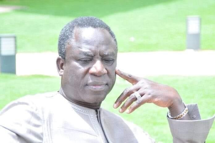 Décès de Thione Seck : Chanteurs et hommes politiques pleurent le musicien.